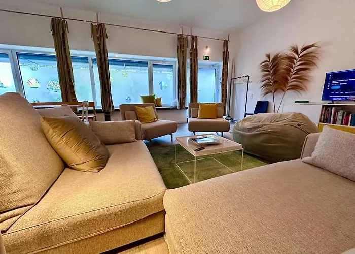 Stylish Quiet Oasis Near Station