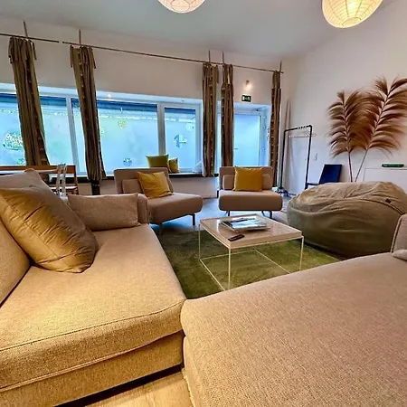 Stylish Quiet Oasis Near Station