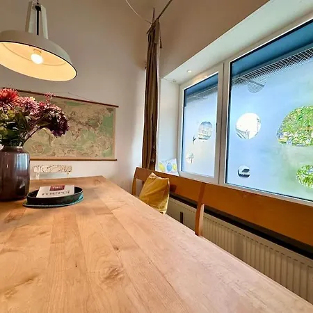 Stylish Quiet Oasis Near Station Appartement Cologne