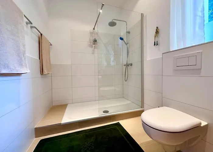 Stylish Quiet Oasis Near Station Appartement