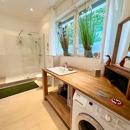 Stylish Quiet Oasis Near Station *