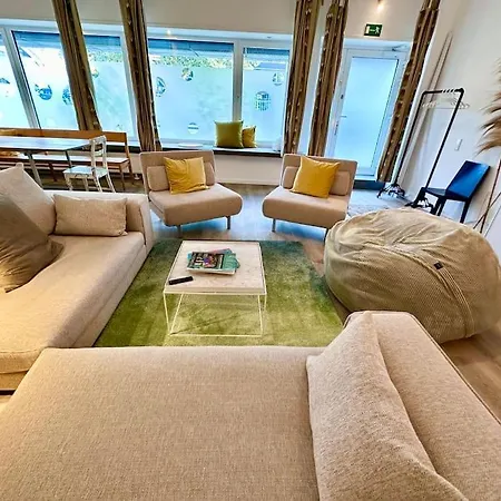 Stylish Quiet Oasis Near Station Apartman *