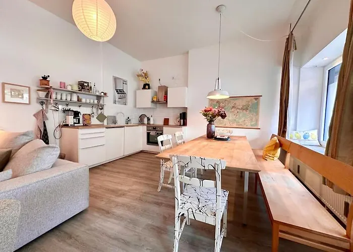 דירה Stylish Quiet Oasis Near Station *