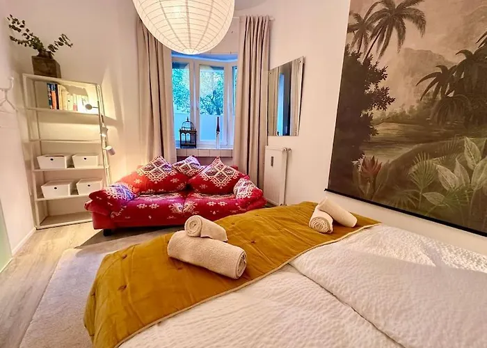 Stylish Quiet Oasis Near Station דירה *