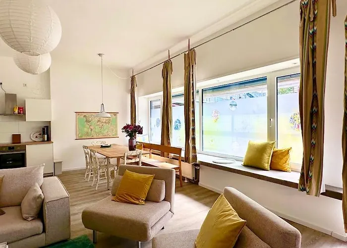 Stylish Quiet Oasis Near Station Apartment Köln