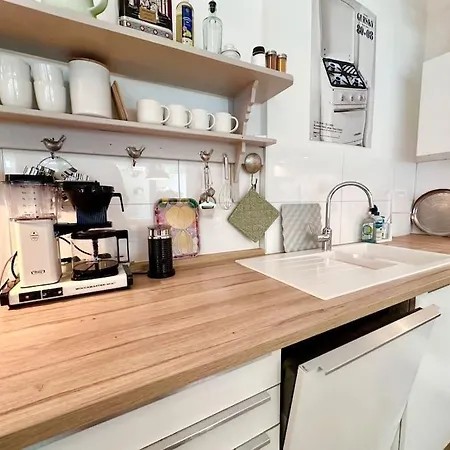 Stylish Quiet Oasis Near Station קלן